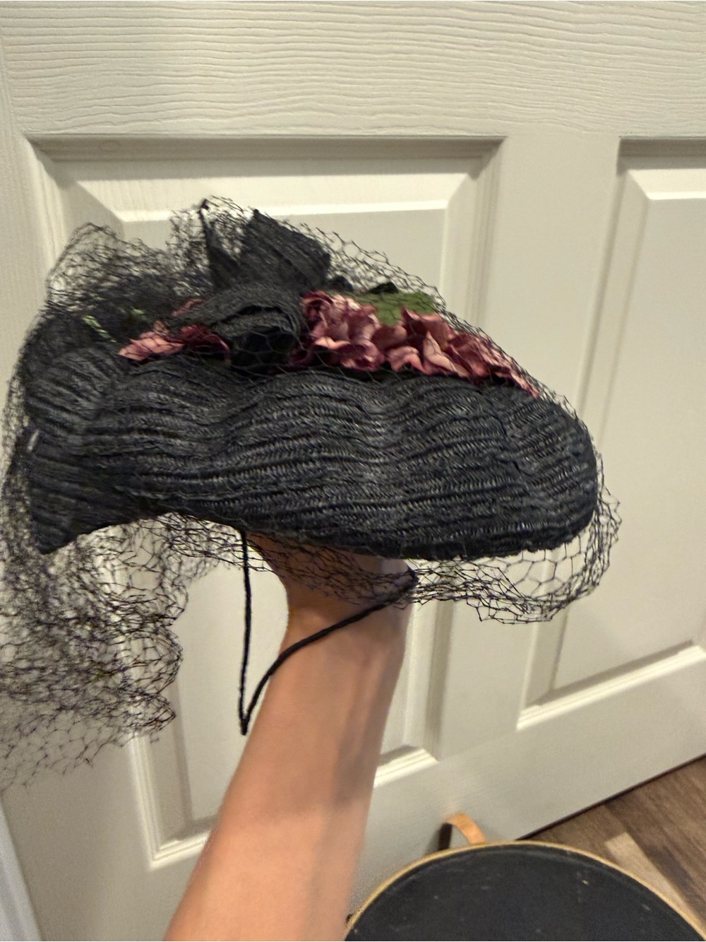 Vintage 1950s era topper hat with veil - Picture 2 of 7